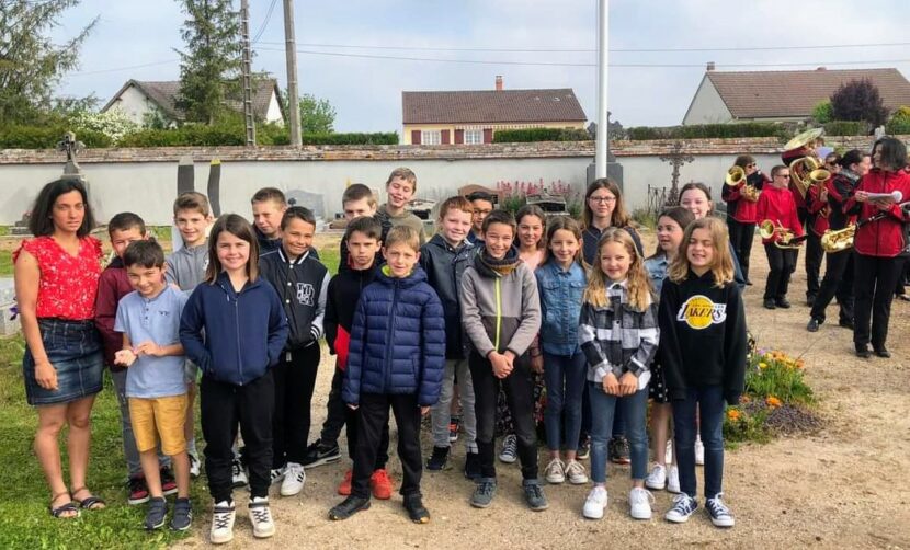 Commémorations du dimanche 08 mai 2022 en présence des élèves de Cm1 et Cm2