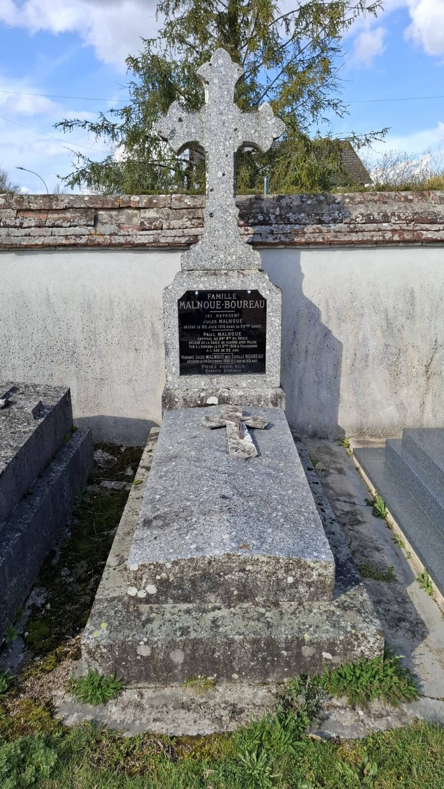 Sépulture d&rsquo;un jeune soldat, « Mort Pour la France »